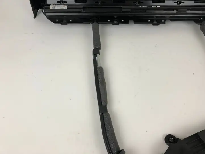 Maserati (2019 - ) 088220001601 Солнцезащитная шторка задней двери — фото 10