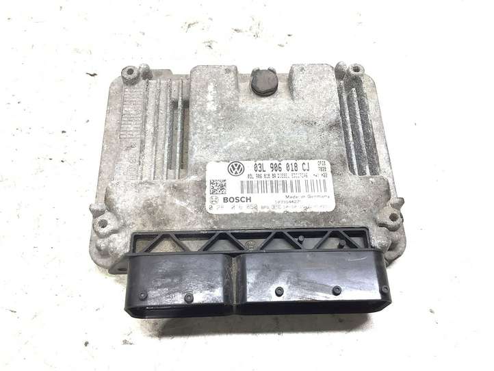 Skoda Superb B6 (3T) (2008 - 2015)  03L906018CJ Блок управления двигателя