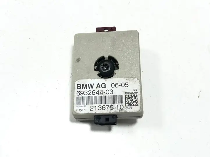 BMW 3 E90 E91 (2005 - 2012) 6932644 Усилитель антенны — фото 1
