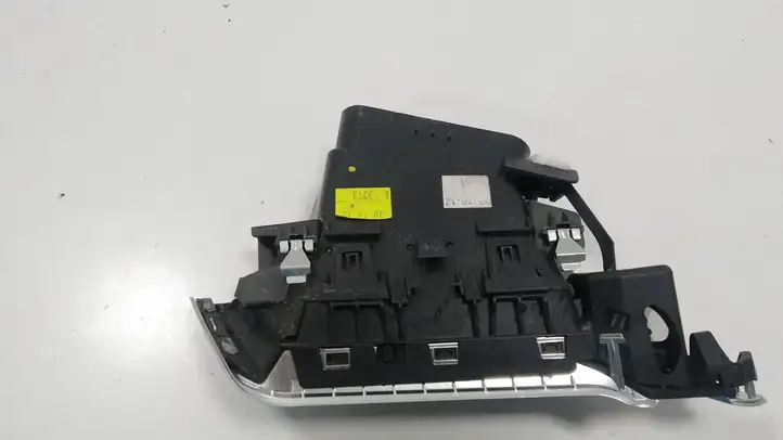 Peugeot 208 (2012 - 2015) 9673131677 Боковой воздушный дефлектор — фото 3