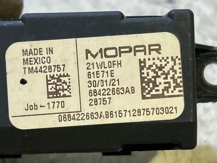 Jeep Grand Cherokee WL (2021 - ) 68422663AB USB модуль — фото 3