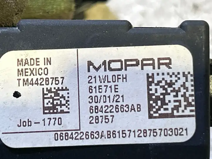 Jeep Grand Cherokee WL (2021 - ) 68422663AB USB модуль — фото 3