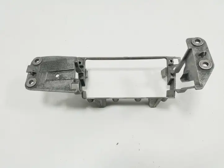 Volvo XC60 (2008 - 2013) 1286353 Кронштейн усилителя звука — фото 3