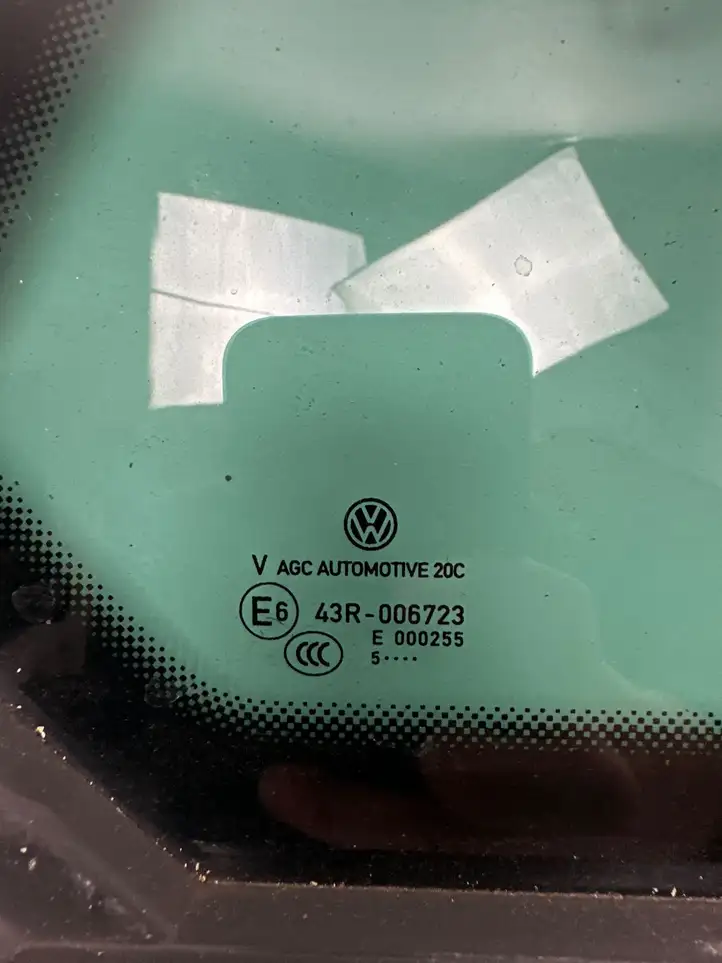 Volkswagen Golf VII (2013 - 2019)  5G9845298F Заднее боковое стекло кузова
