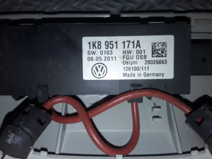 Volkswagen Polo V 6R (2009 - 2015) 1K8951171A Датчик охранной сигнализации — фото 2