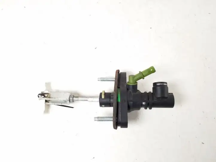 Toyota Auris 150 (2006 - 2012)  31420-02051 Главный цилиндр сцепления