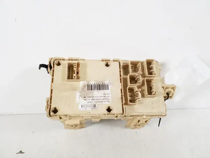 Toyota Avensis T250 (2003 - 2006) 82730-05030 Блок предохранителей — фото 2