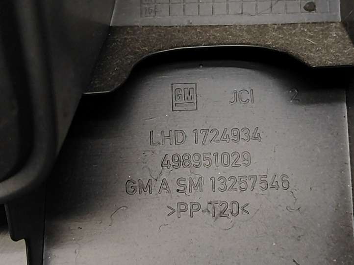 Opel Astra (2009 - 2012)  1724934 Отделочный щит панели (нижний)