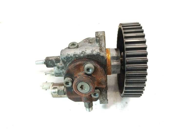 Opel Astra (2009 - 2012)  55586499 Топливный насос