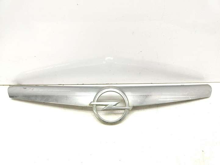Opel Astra (2009 - 2012)  13264451 Верхняя решётка