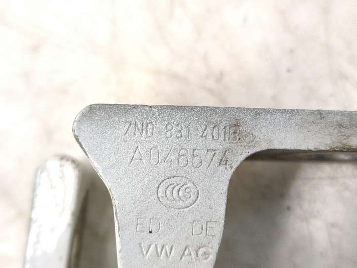 Volkswagen up! (2011 - )  7N0831401B Комплект петель передней двери