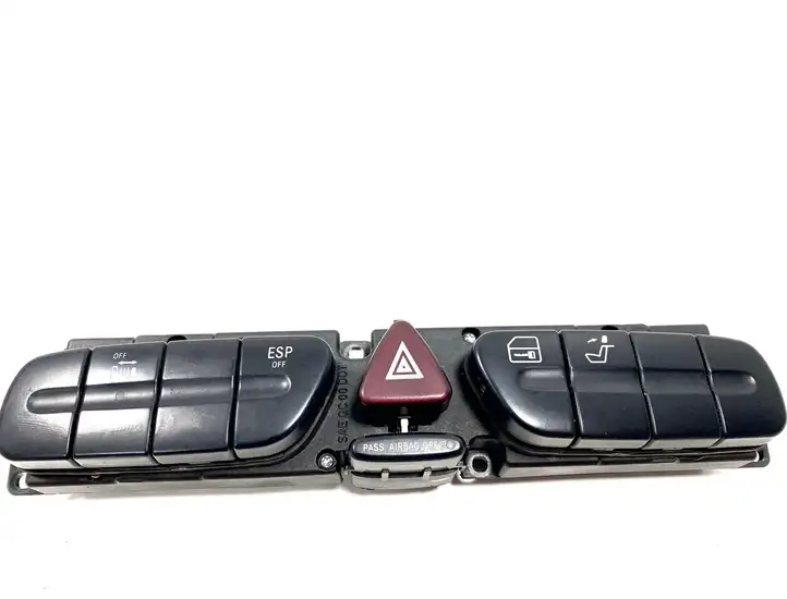 Mercedes-Benz CLK A209,C209 (2002 - 2009) A2038215779 Включатель аварийных фонарей — фото 2