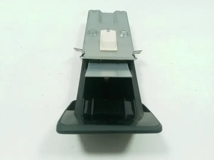 Honda FR-V (2004 - 2009) Передняя пепельница — фото 2