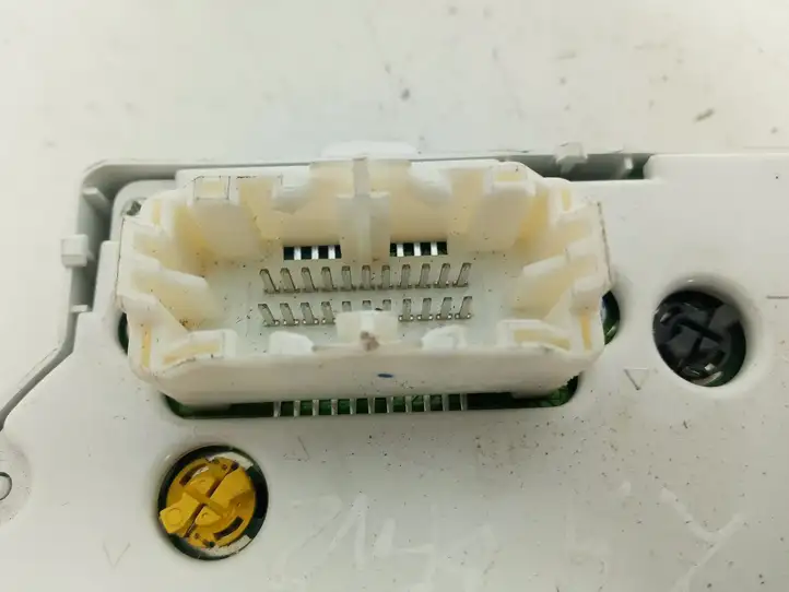 Mitsubishi Outlander (2001 - 2007) 769316790 Спидометр — фото 7