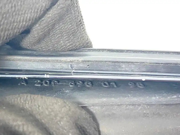 Mercedes-Benz CLK A209,C209 (2002 - 2009) A2096980198 Накладка стоек лобового стекла — фото 3