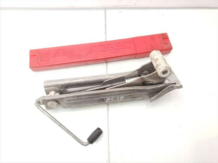 Audi A6 (2001 - 2004)  4F0011031 Домкрат (данкрат)