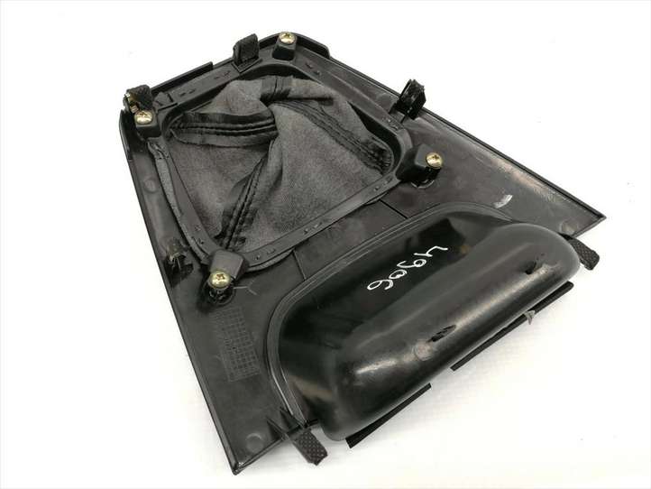 Hyundai Tucson JM (2004 - 2009)  84651-2E900 Рамка рычага переключения передач