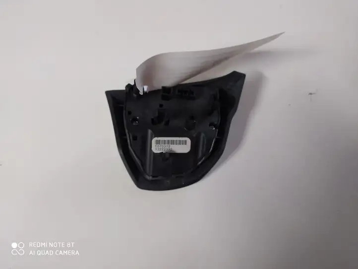 Opel Corsa D (2006 - 2010) 13222332 Кнопки на рулевом колесе — фото 3