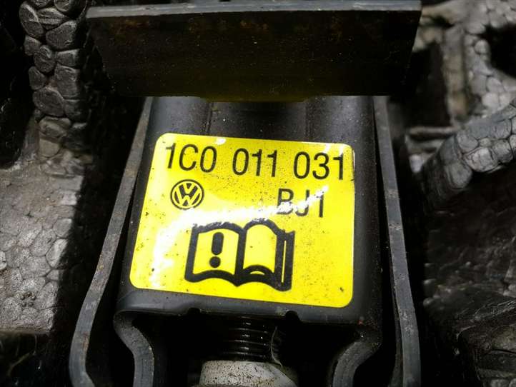Volkswagen  New Beetle (1997 - 2005)  1C0011031 Комплект инструментов