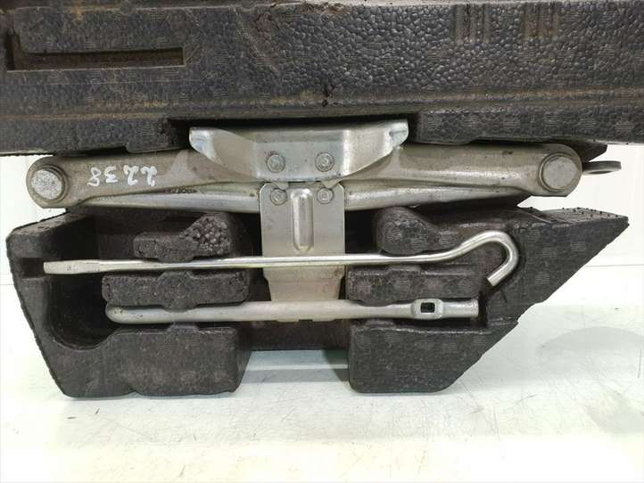 Nissan X-Trail T30 (2001 - 2007)  849A8-8H300 Комплект инструментов
