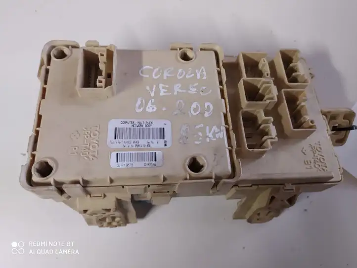 Toyota Corolla Verso AR10 (2004 - 2009) 892210F020 Блок предохранителей — фото 2