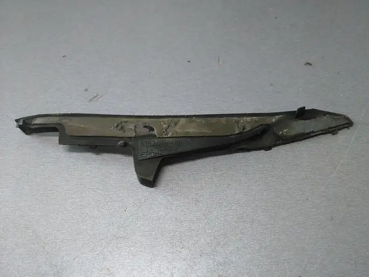 Toyota Corolla Verso AR10 (2004 - 2009) 538240F010 Накладка стоек лобового стекла — фото 2