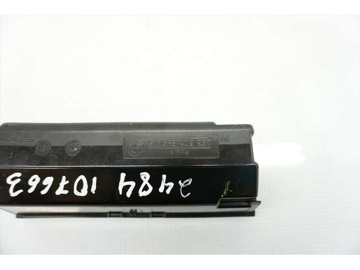 BMW 3 E90 E91 (2005 - 2012)  8402967 Пепельница