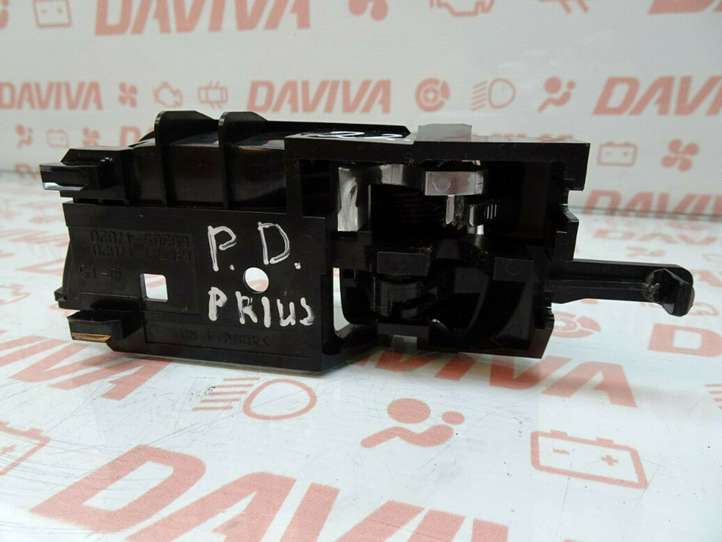 Toyota Prius (NHW20) (2003 - 2009)  69273-47020 Внутренняя ручка