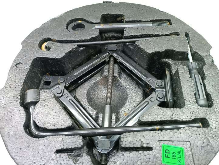 Hyundai i30 (2007 - 2012)  09140-2L100 Комплект инструментов