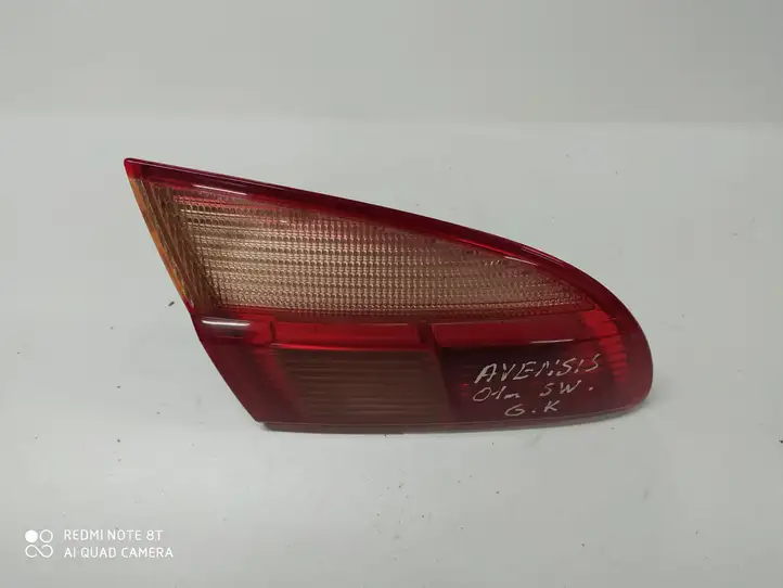 Toyota Avensis T220 (2000 - 2003) 89022026 Задний фонарь в крышке багажника — фото 1