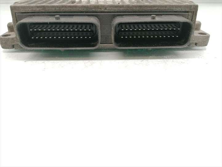 Renault Laguna (2001 - 2005)  8200211611 Блок управления двигателя