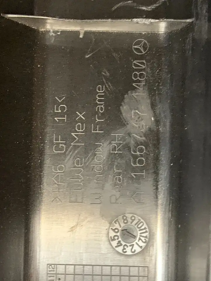 Mercedes-Benz (2013 - ) A1668120652 Солнцезащитная шторка задней двери — фото 9