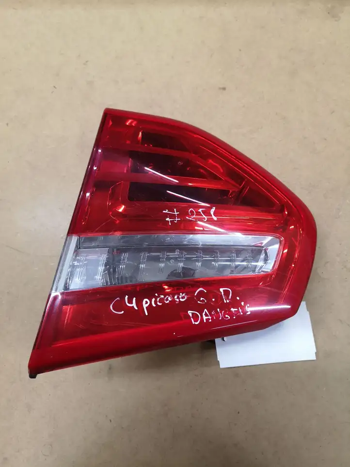 Citroen C4 I Picasso (2006 - 2013) 9653547677 Задний фонарь в крышке багажника — фото 1