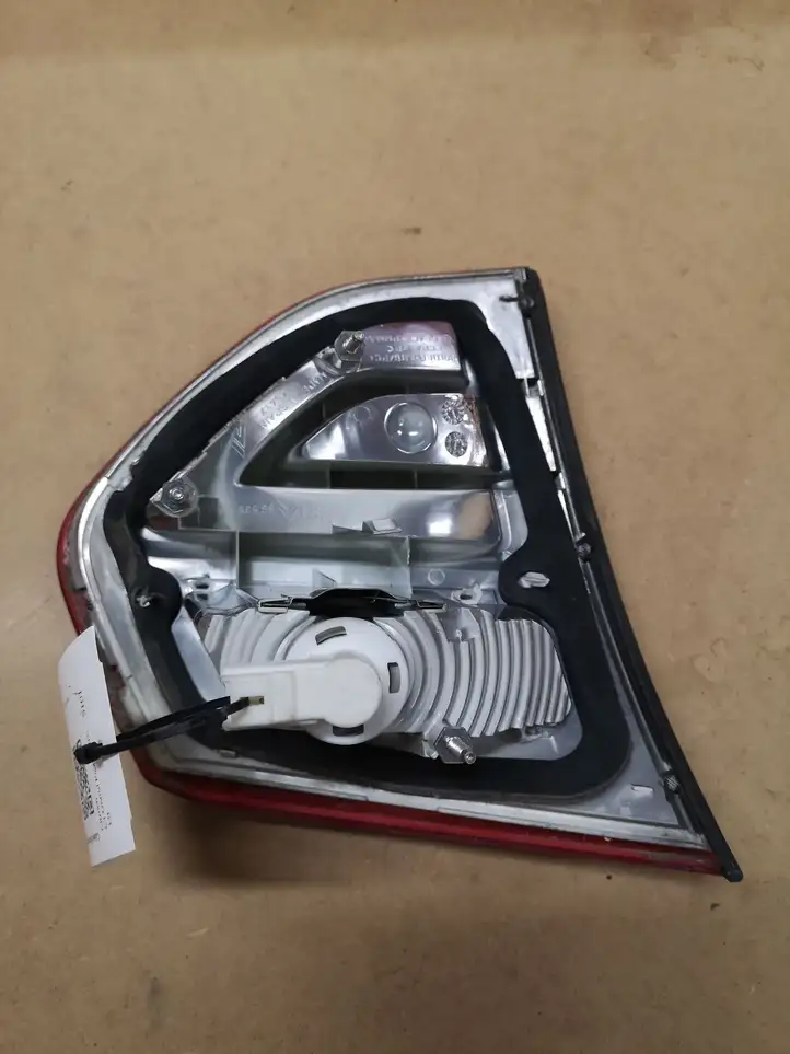 Citroen C4 I Picasso (2006 - 2013) 9653547677 Задний фонарь в крышке багажника — фото 2