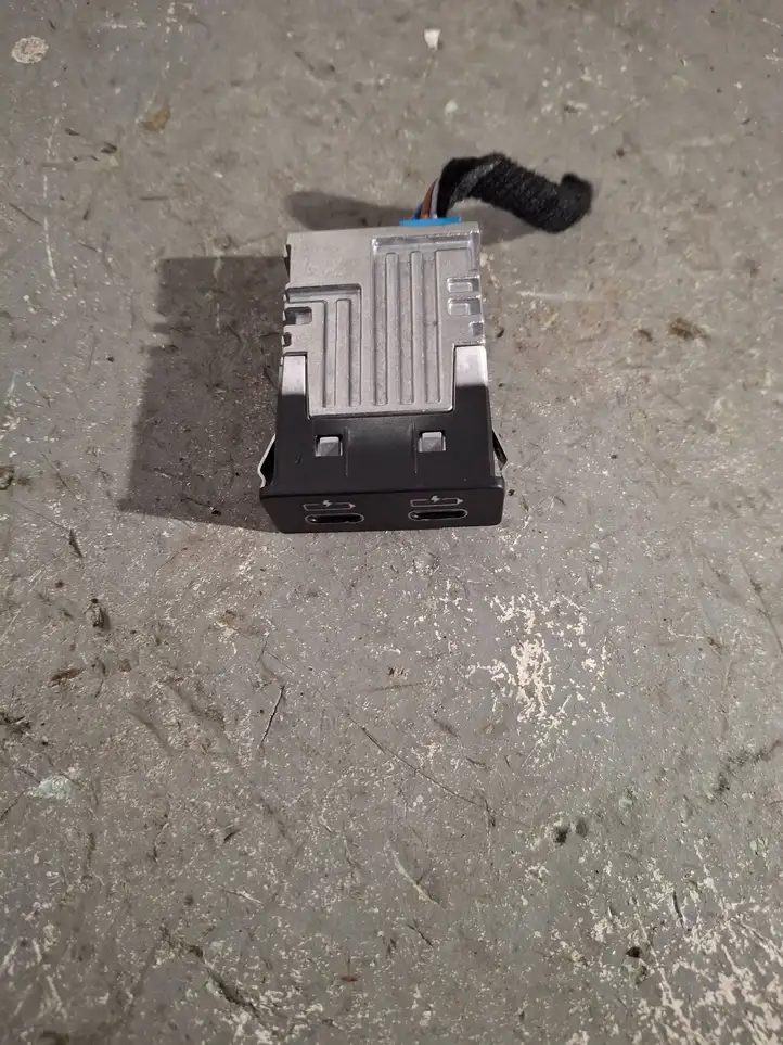 BMW 2 F46 (2015 - ) 871193801 USB модуль — фото 12