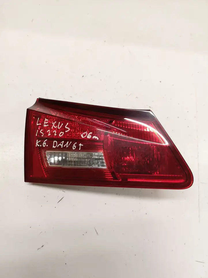 Lexus IS 220D-250-350 (2005 - 2010) 5342 Задний фонарь в крышке багажника — фото 1