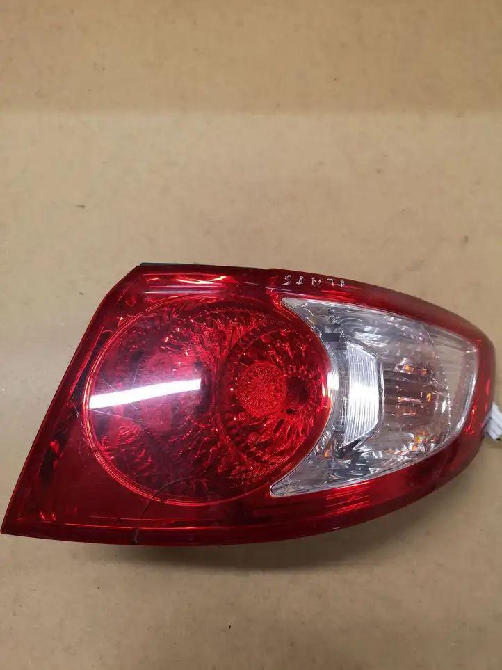 Hyundai Santa Fe (2005 - 2009) 924022B000 Задний фонарь в кузове — фото 1