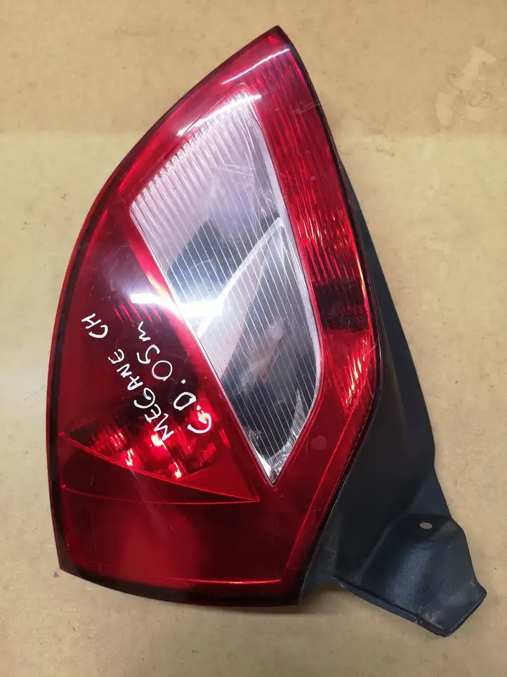 Renault Megane II (2002 - 2005) 8200073237 Задний фонарь в кузове — фото 1