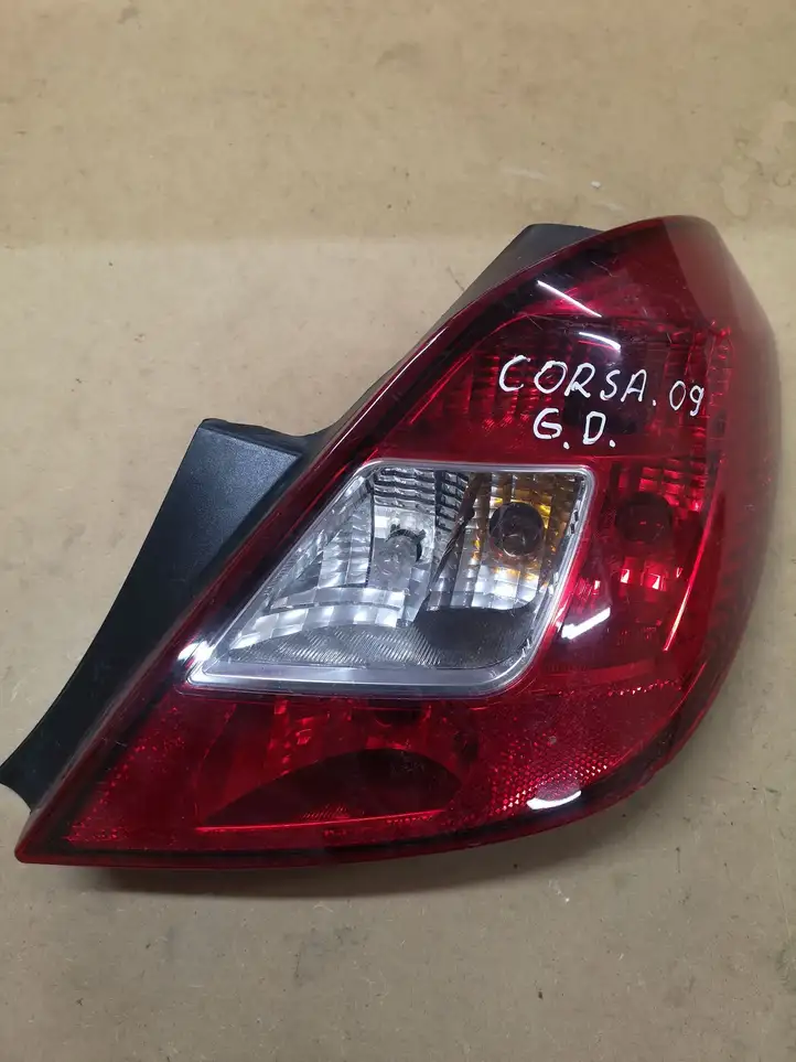 Opel Corsa D (2006 - 2010) 89037877A Задний фонарь в кузове — фото 1