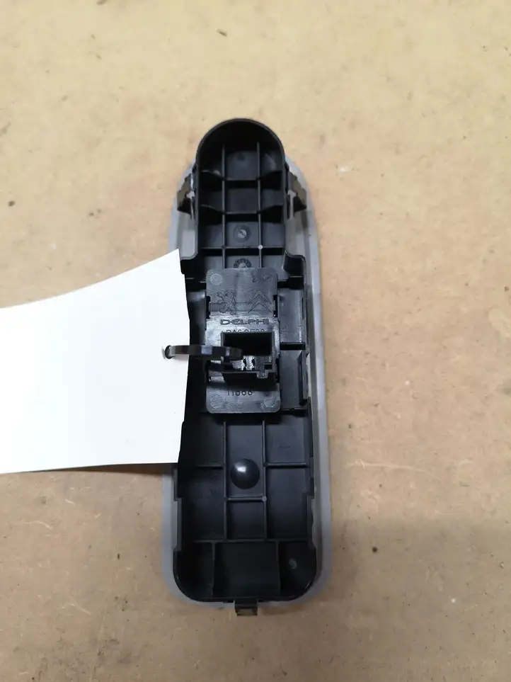 Citroen C5 (2008 - 2017) 96661102ZW Кнопка стеклоподъемников — фото 2