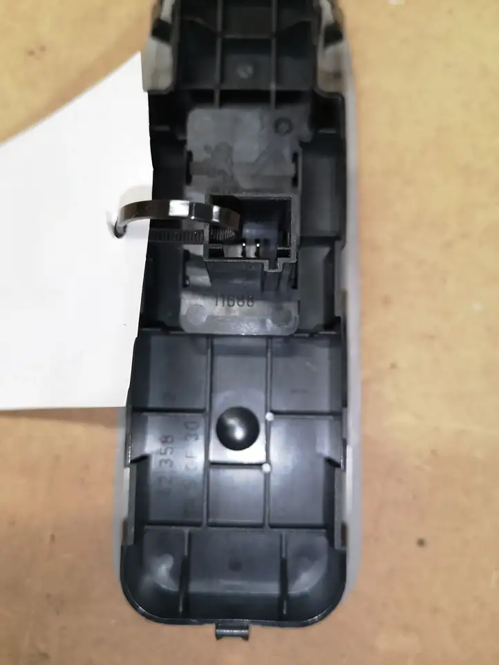 Citroen C5 (2008 - 2017) 96661102ZW Кнопка стеклоподъемников — фото 3