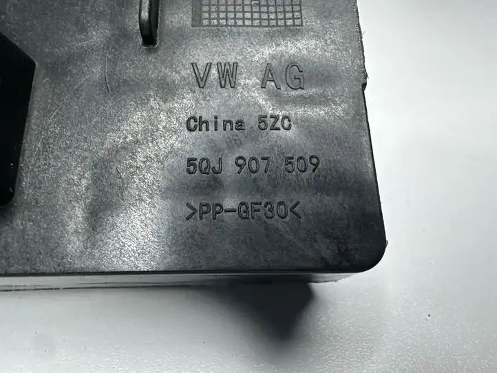 Audi (2023 - ) 5QJ907509 Кронштейн аккумулятора гибридного автомобиля — фото 4