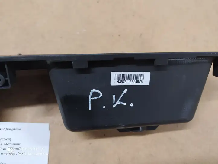 Kia Sorento (2006 - 2009) 935752P500VA Кнопка стеклоподъемников — фото 2