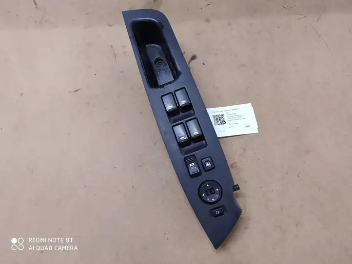 Kia Sorento (2006 - 2009) 935702P610VA Кнопка стеклоподъемников — фото 1