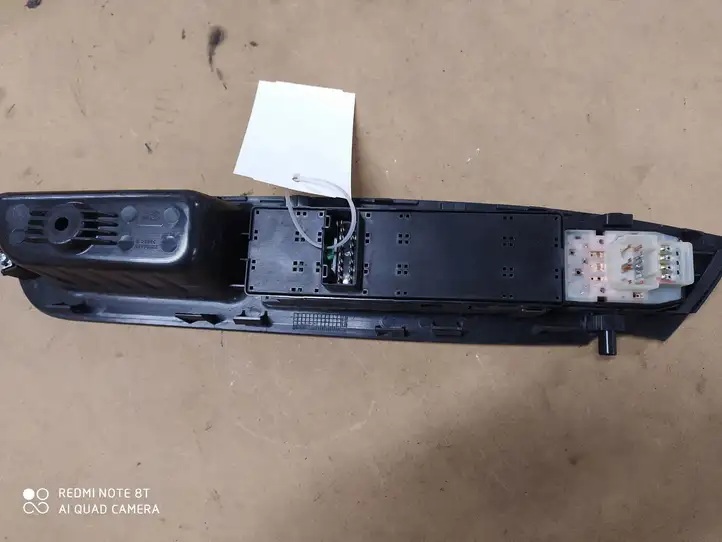 Kia Sorento (2006 - 2009) 935702P610VA Кнопка стеклоподъемников — фото 4