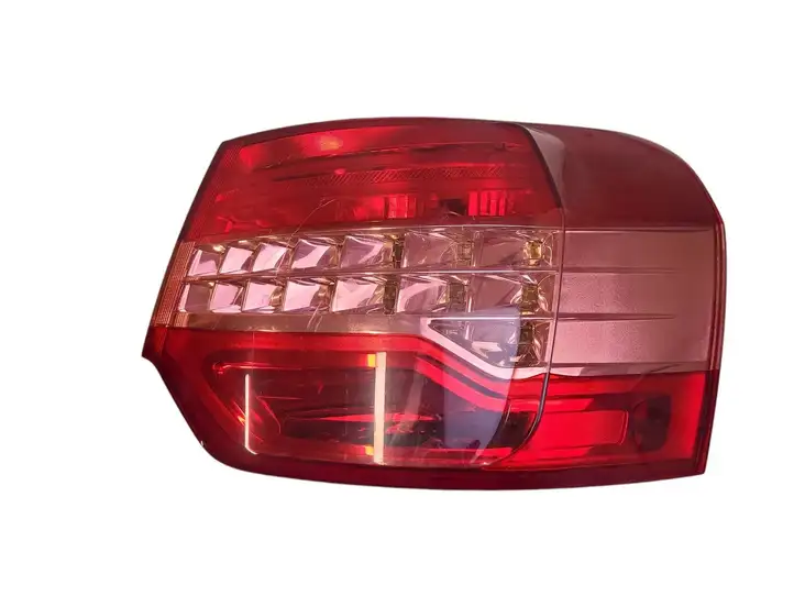 Citroen C5 (2008 - 2017) 9681063680 Задний фонарь в кузове — фото 1