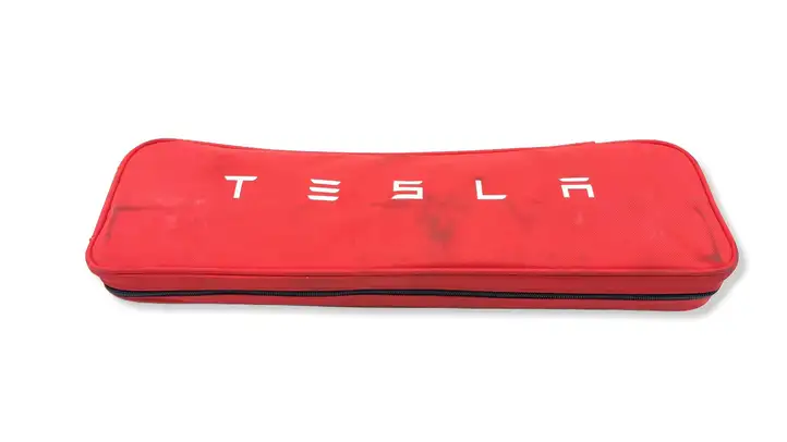 Tesla (2020 - ) P147507600C Автомобильная аптечка — фото 3