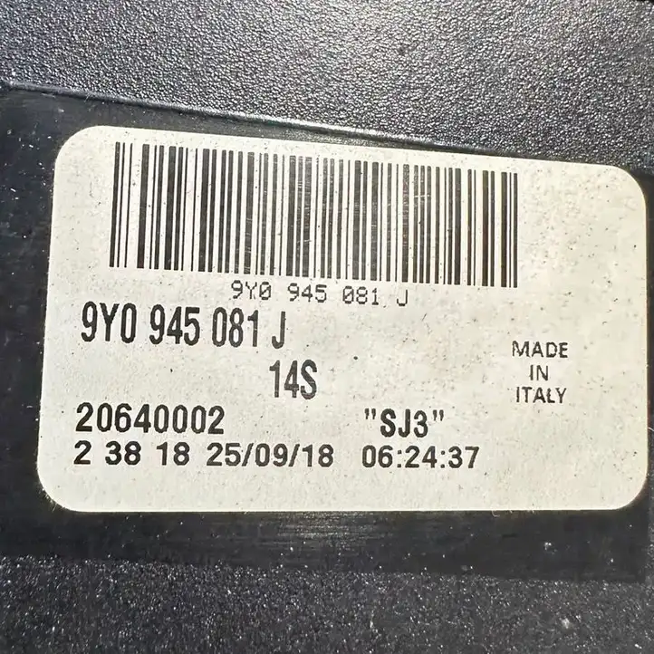 Porsche (2020 - ) 9Y0945081J Центральный задний фонарь (бленда) — фото 8