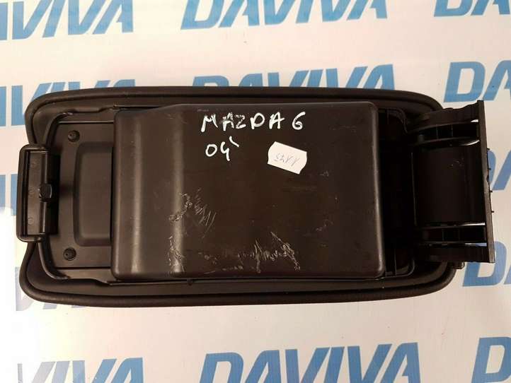 Mazda 6. (2002 - 2005)  GJ6A6445X Подлокотник