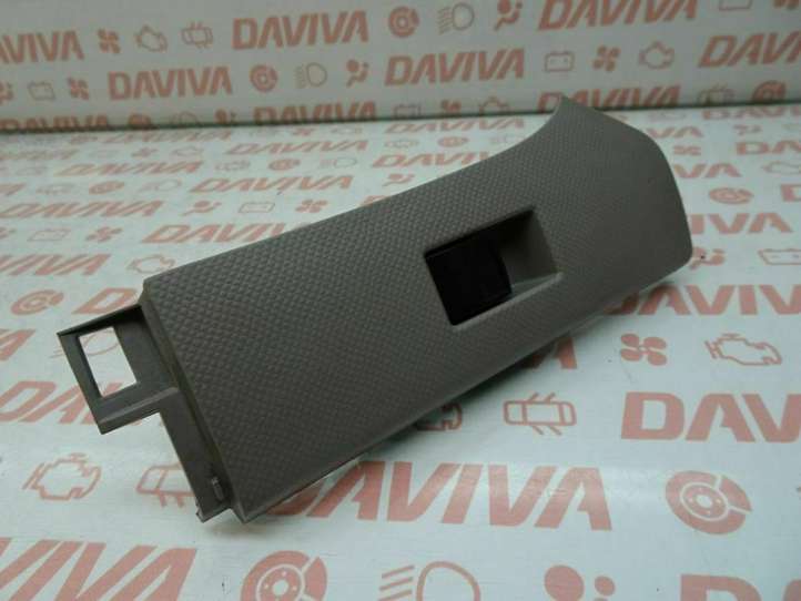 Toyota Yaris (2009 - 2012)  74232-0D090 Отделка кнопок стеклоподъемника 